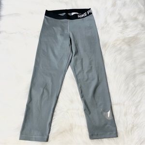 ✨ Nike Pro Crop Athletic Capri Gray Dri Fit leggings - Grey Size Small